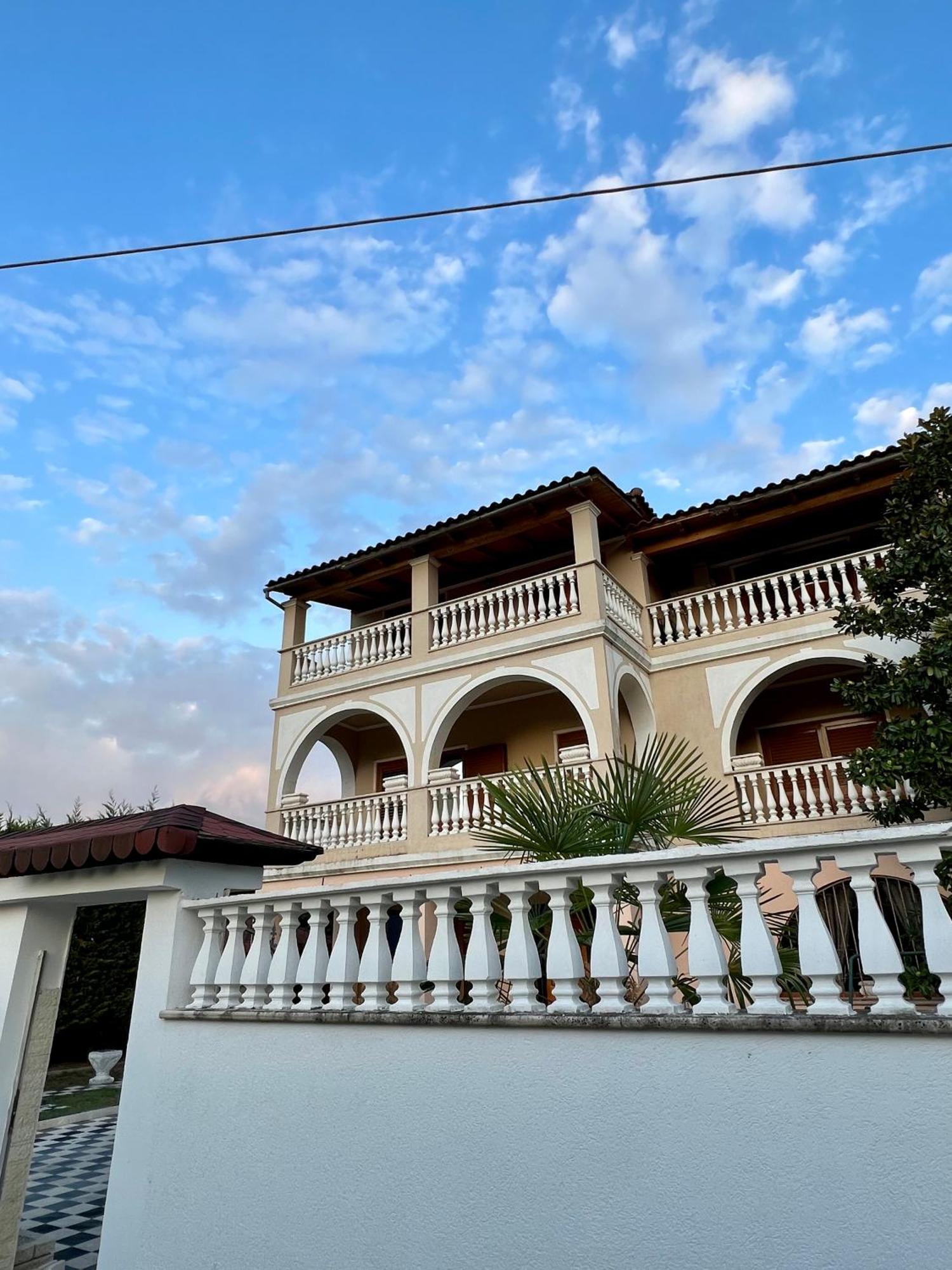 Guest House Pulake 培拉特 外观 照片