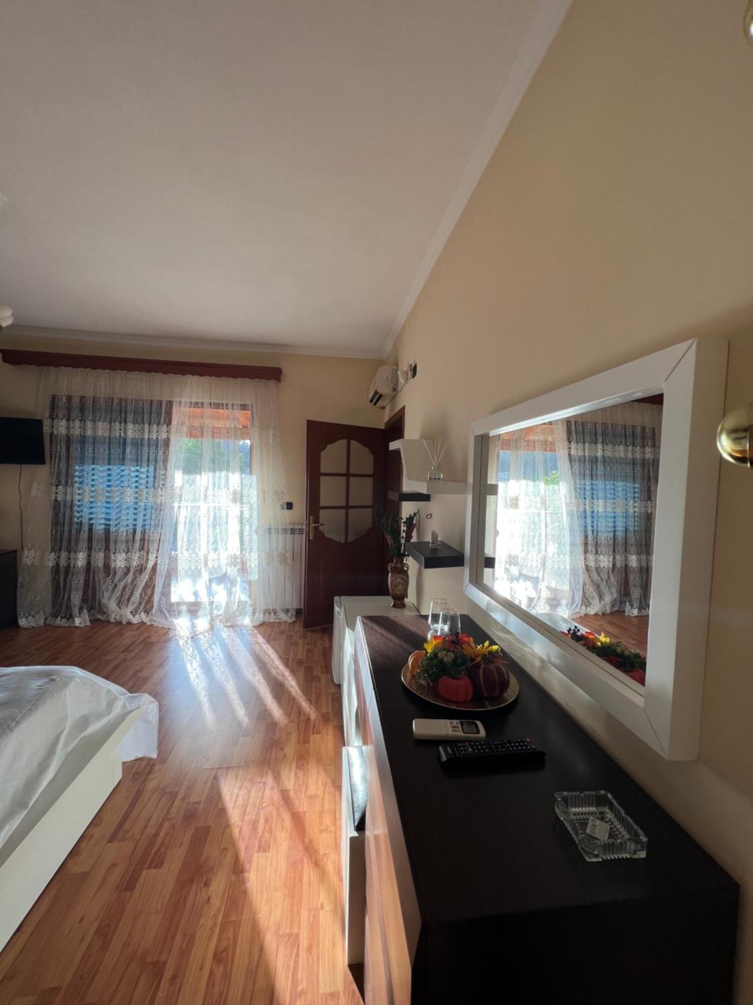 Guest House Pulake 培拉特 外观 照片