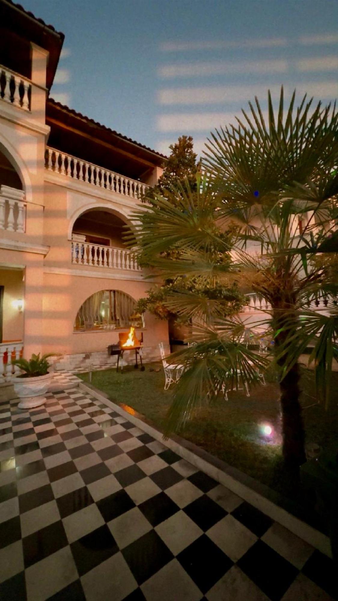 Guest House Pulake 培拉特 外观 照片